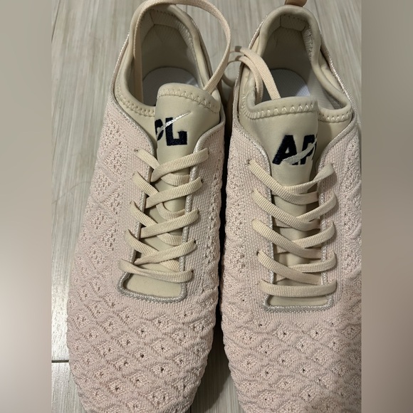 Like New APL Techloom Phantom Tennis Shoes - Picture 3 of 12